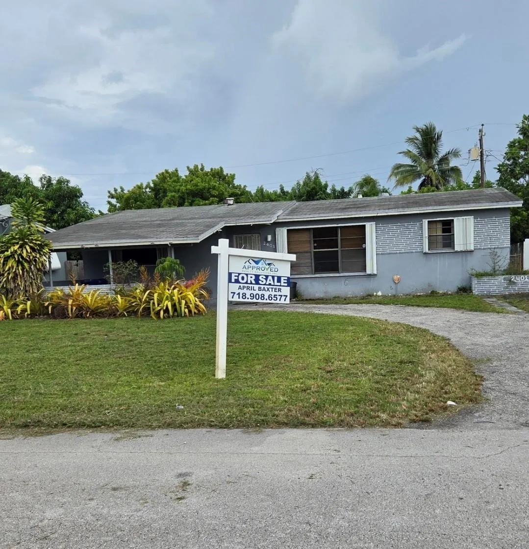 2401 Largo Dr