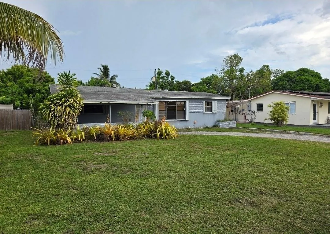 2401 Largo Dr