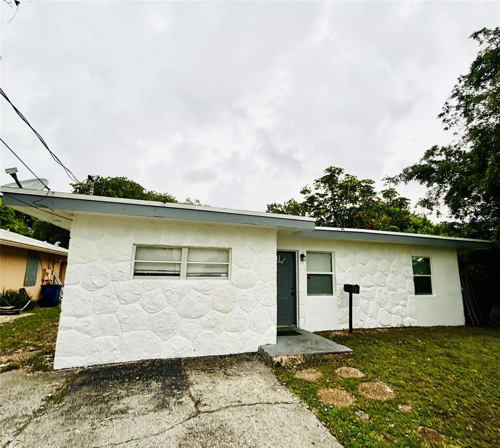 1025 NW 8th St