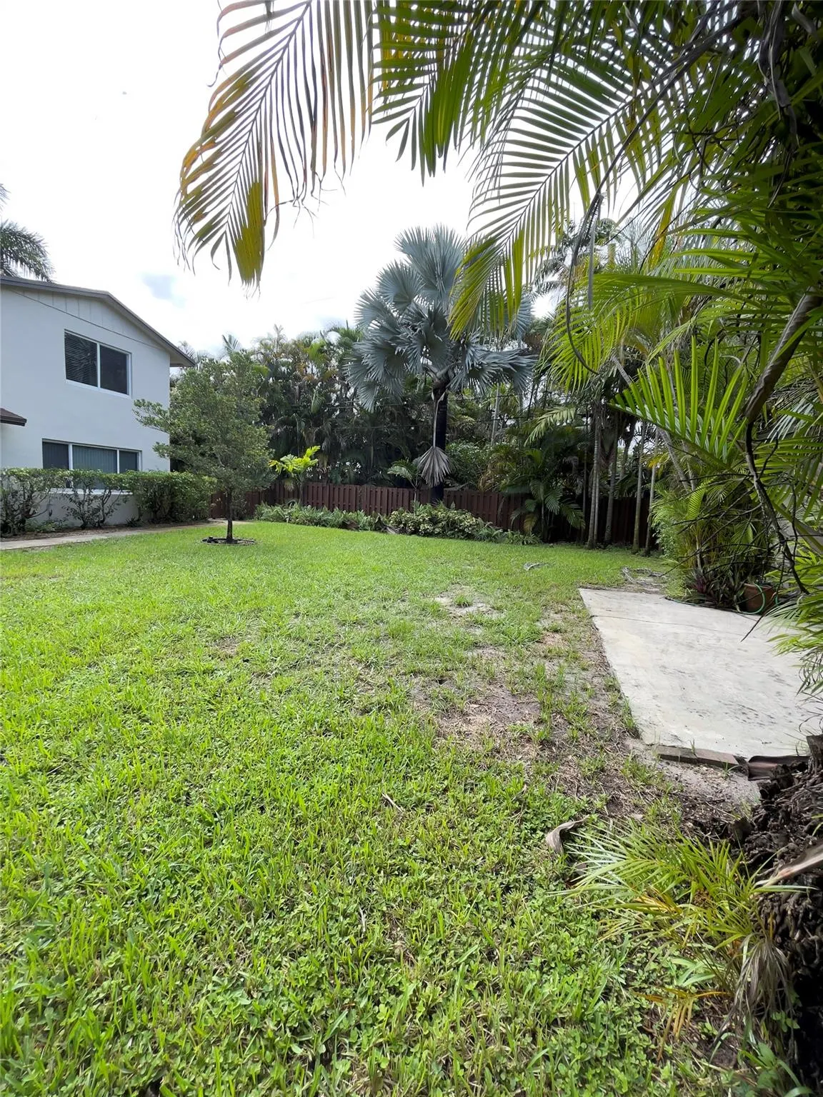 1614 NE 11th Ave
