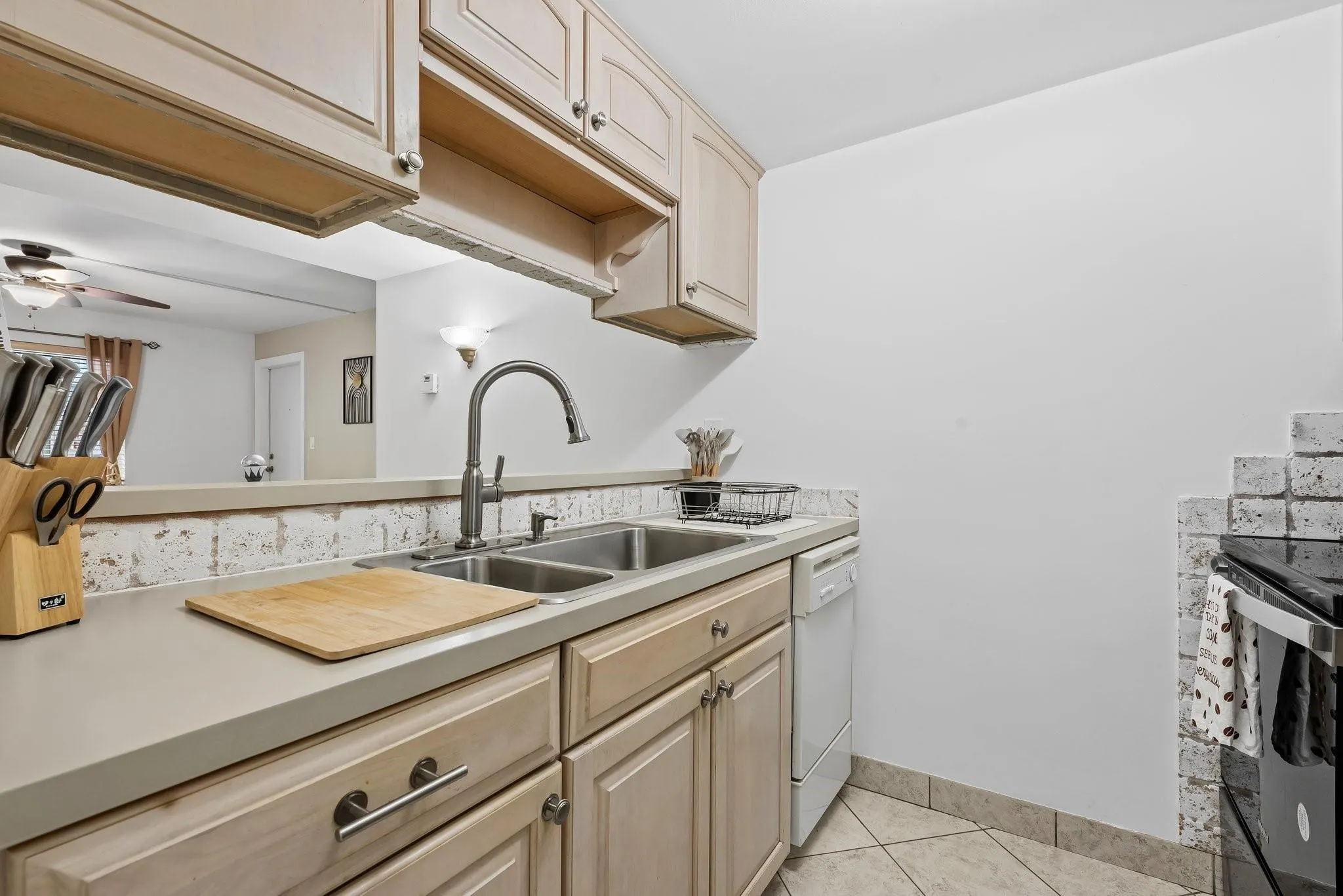 1000 SE 15th St, #103