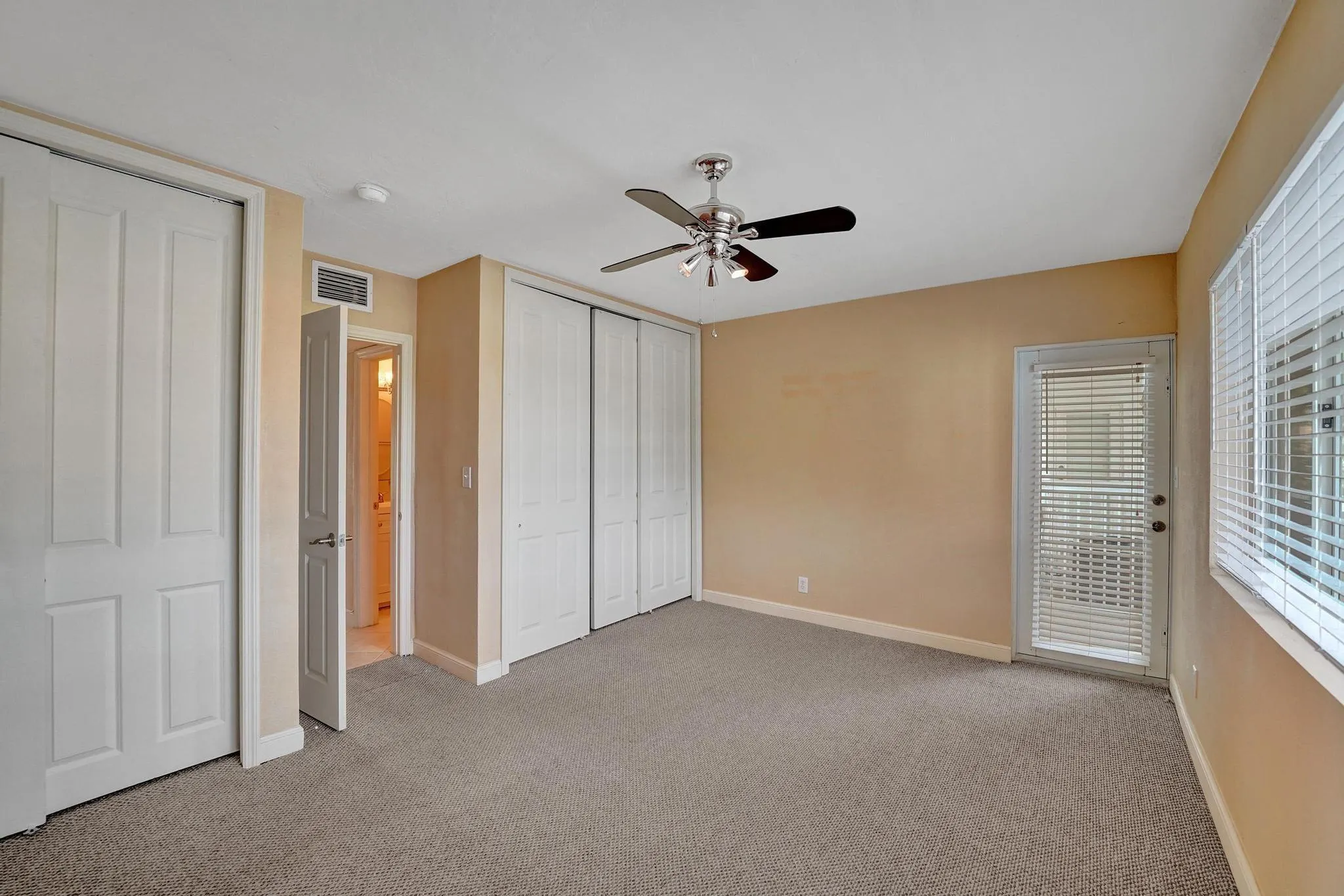 2895 NE 32nd St, #206