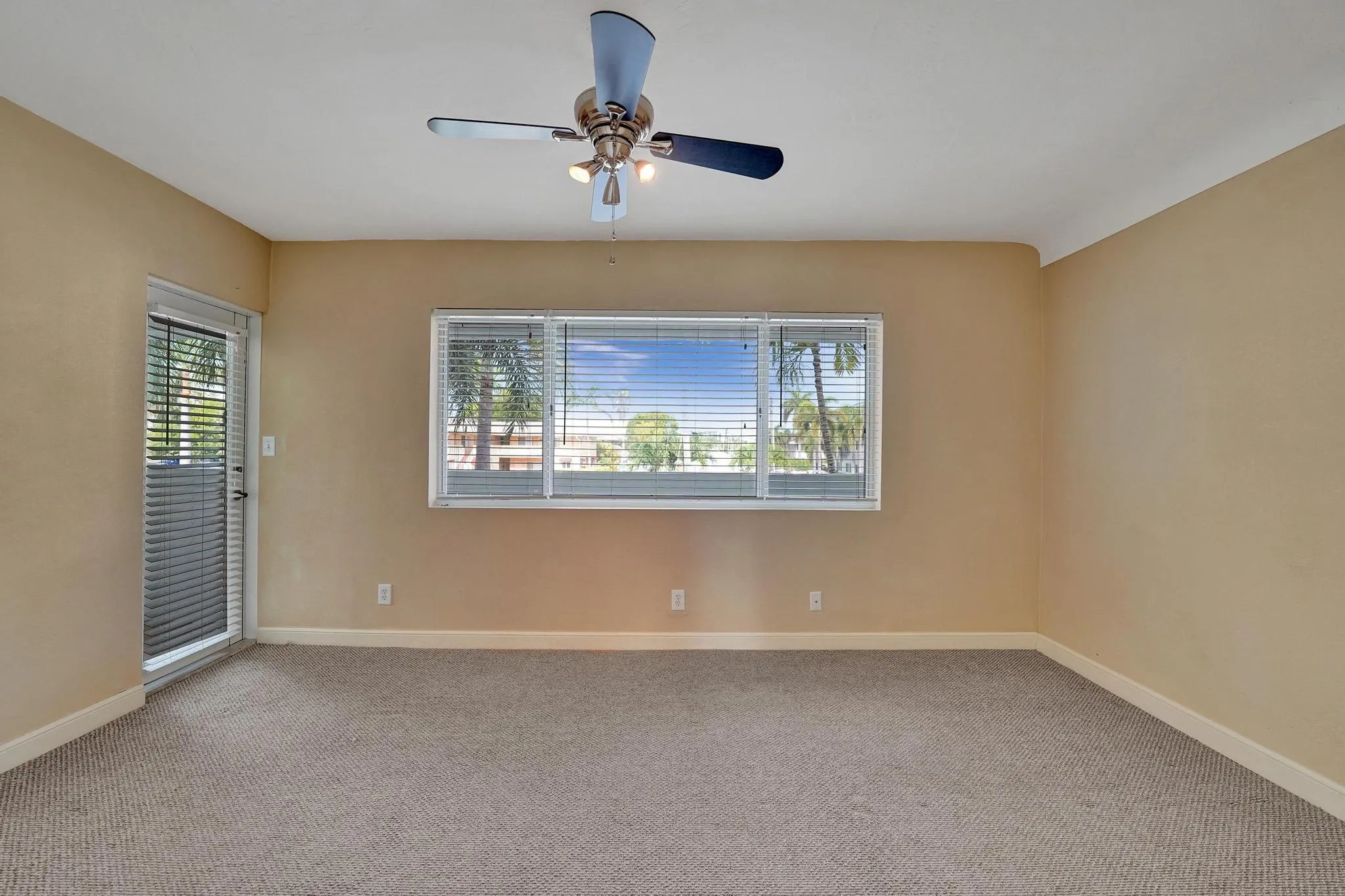 2895 NE 32nd St, #206