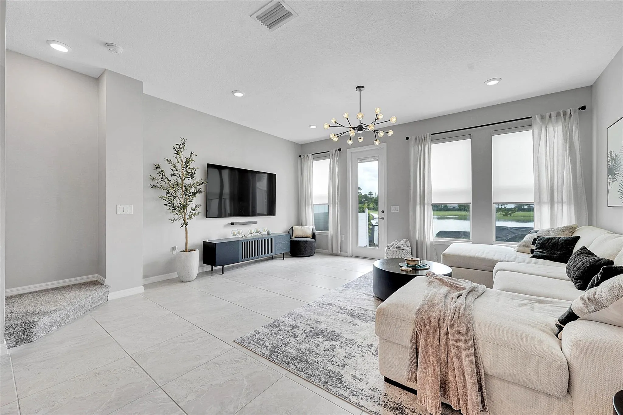 6112 Rancho Ln