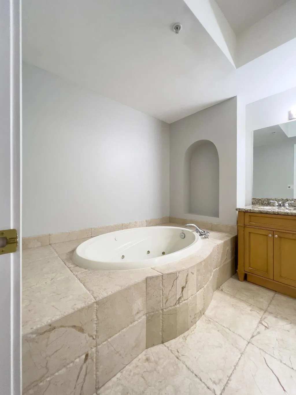 4241 N OCEAN BLVD, #102