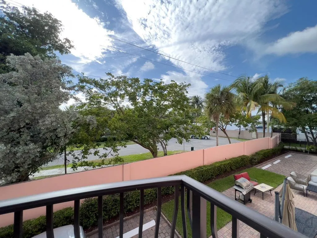4241 N OCEAN BLVD, #102