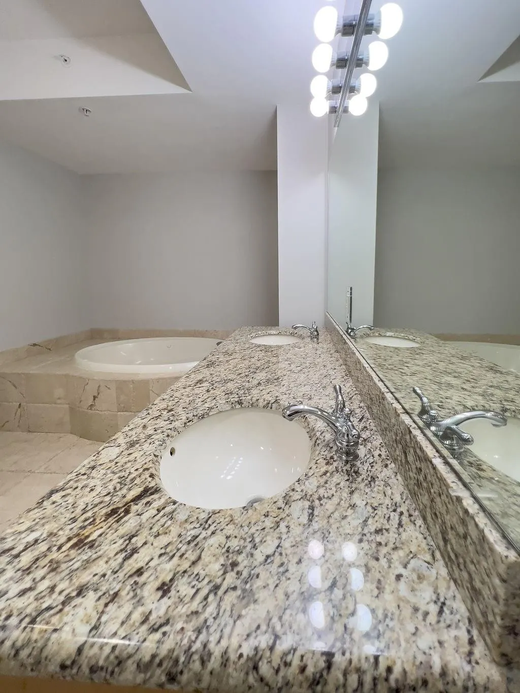 4241 N OCEAN BLVD, #102