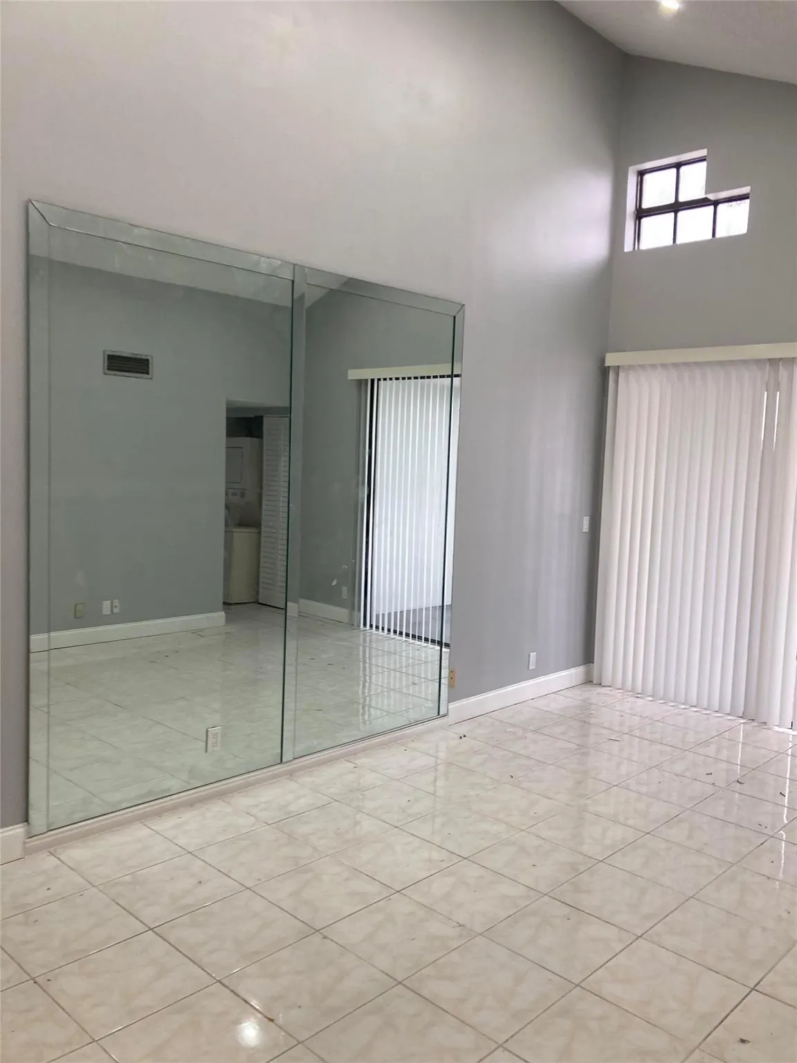 212 Lake Pointe Dr, #313
