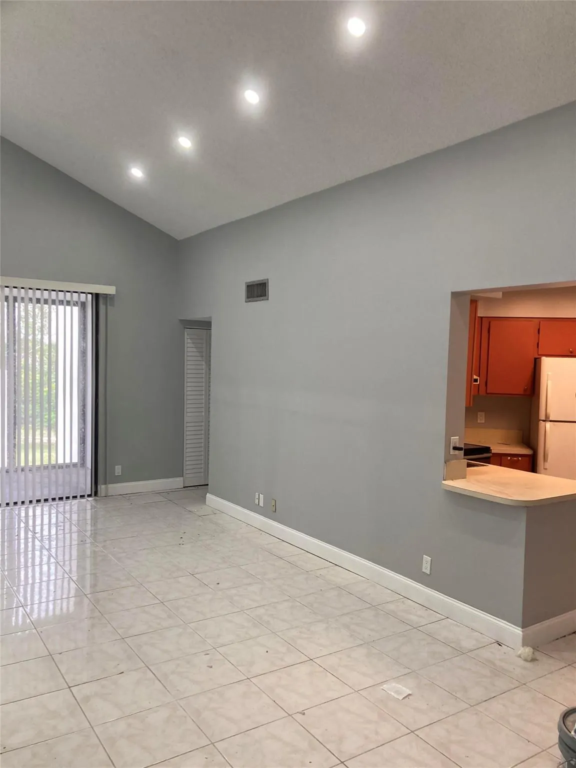 212 Lake Pointe Dr, #313