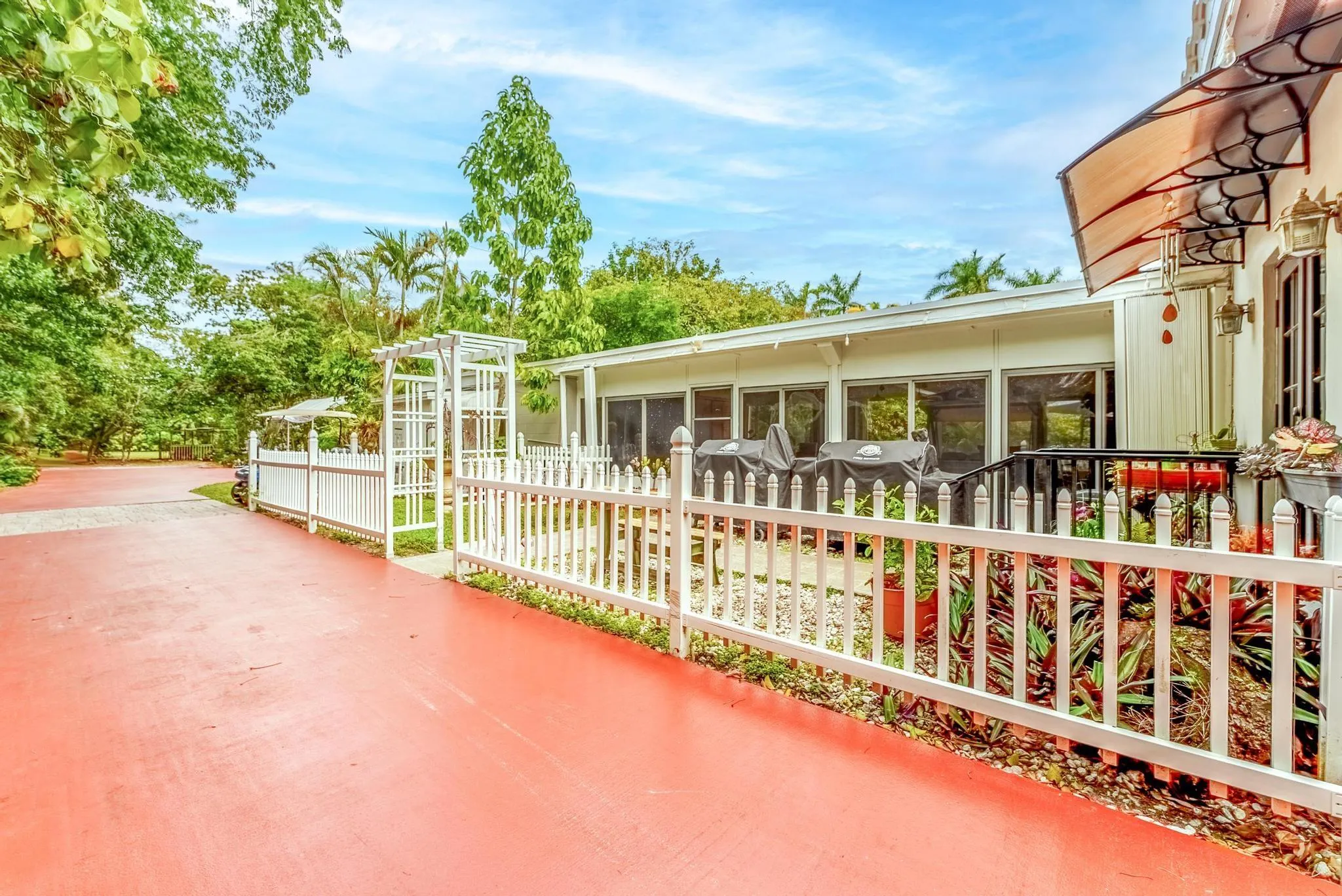 5541 W Broward Blvd