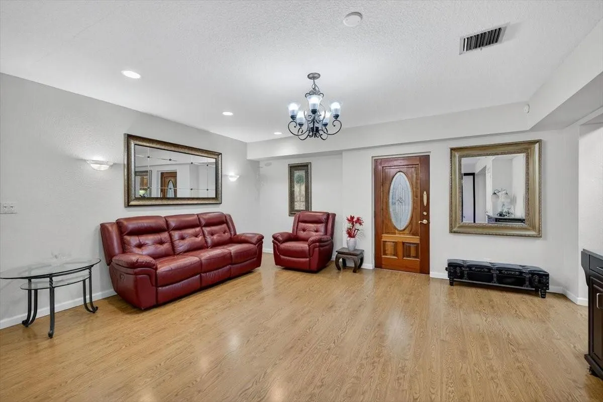 5541 W Broward Blvd