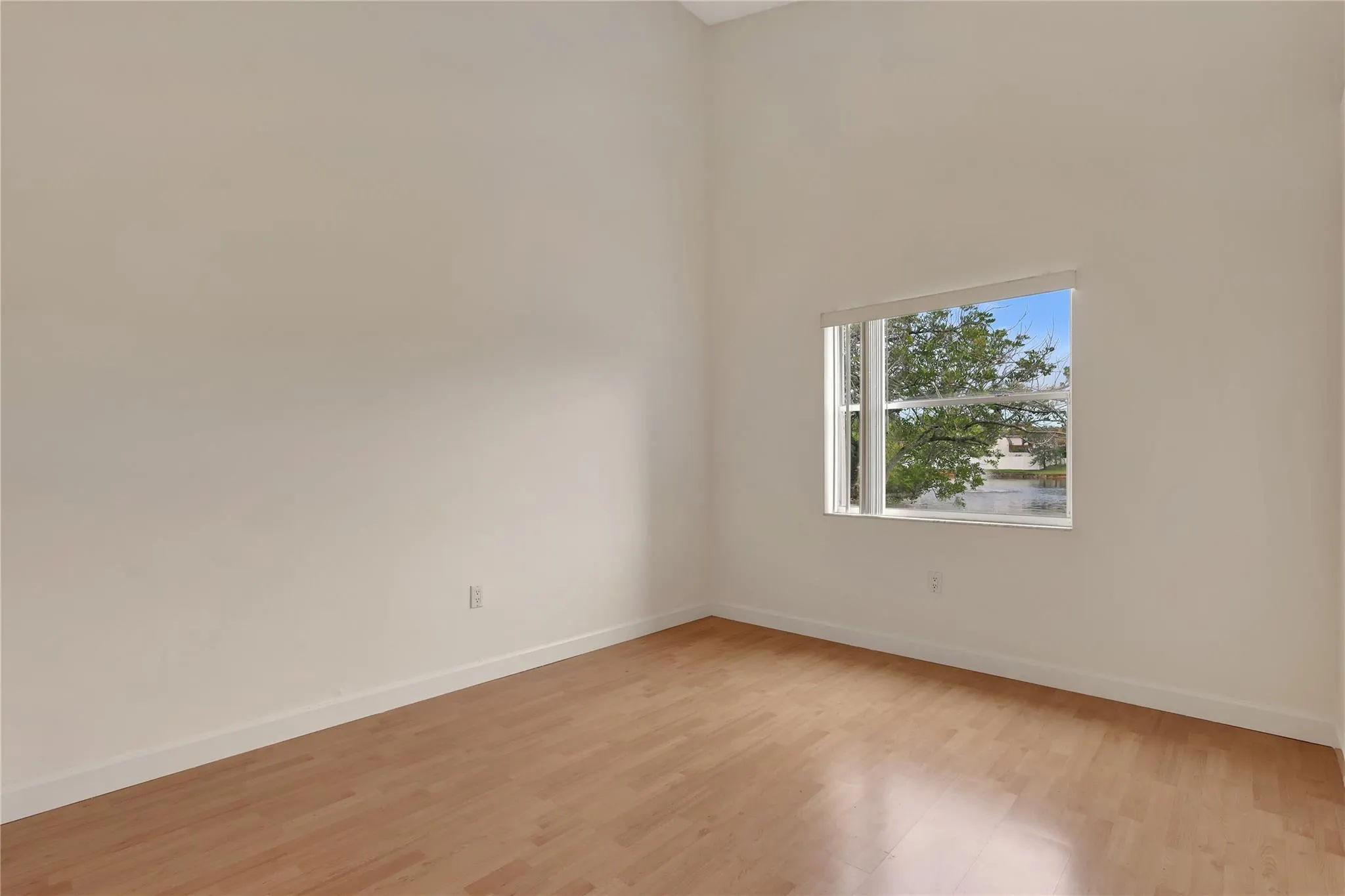 12121 NW 34th St