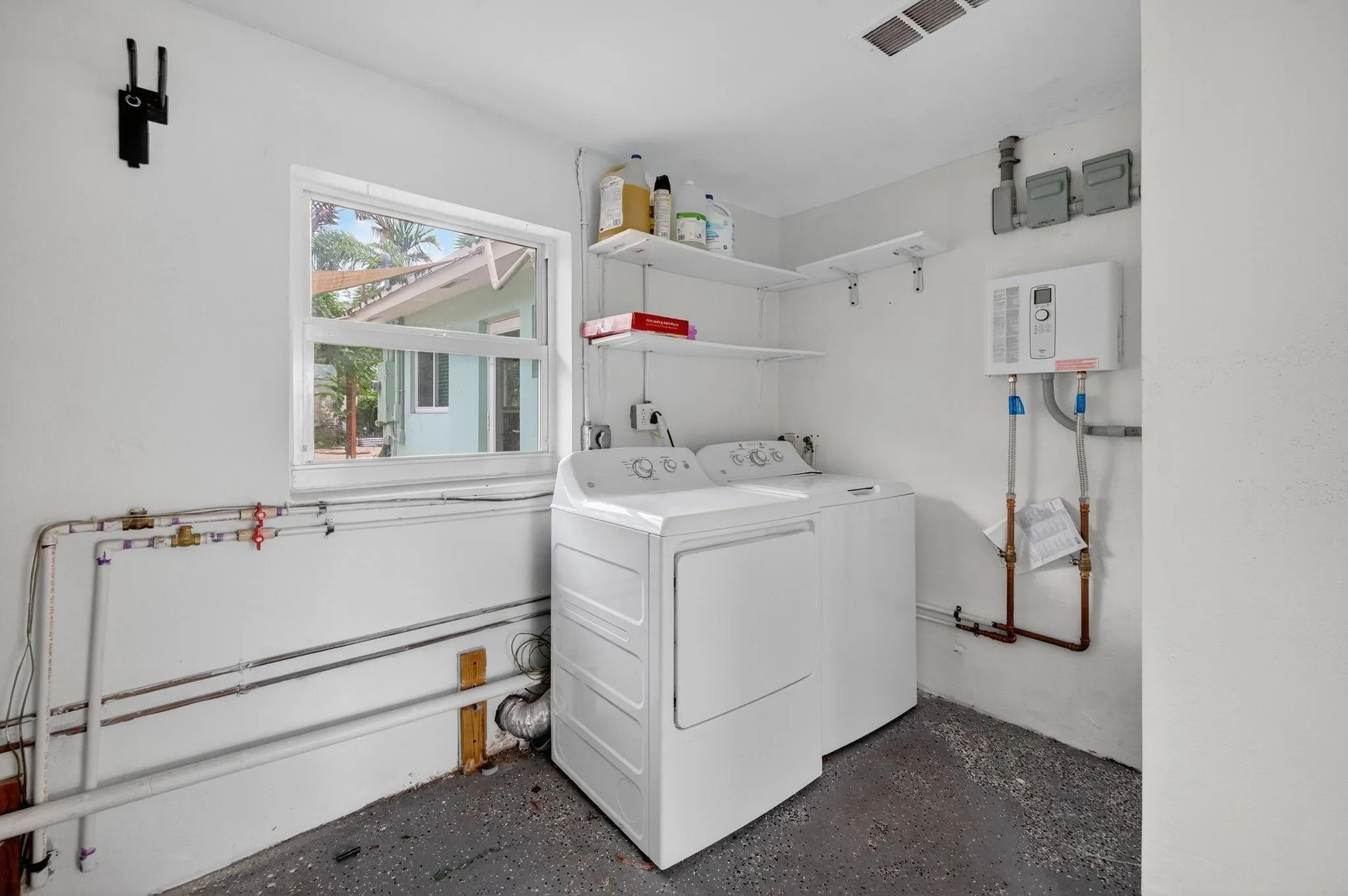 1232 NE 11th Ave