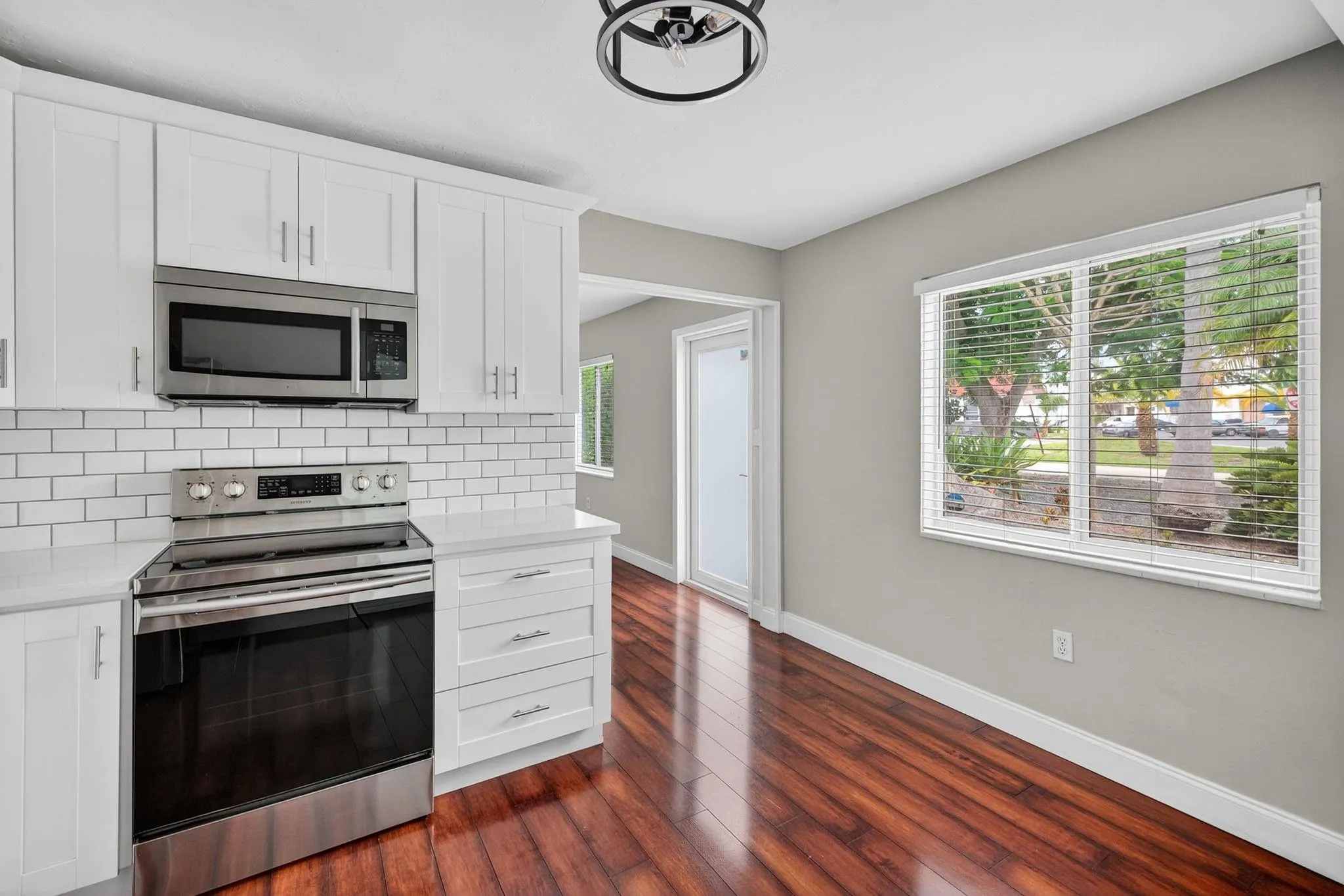1232 NE 11th Ave