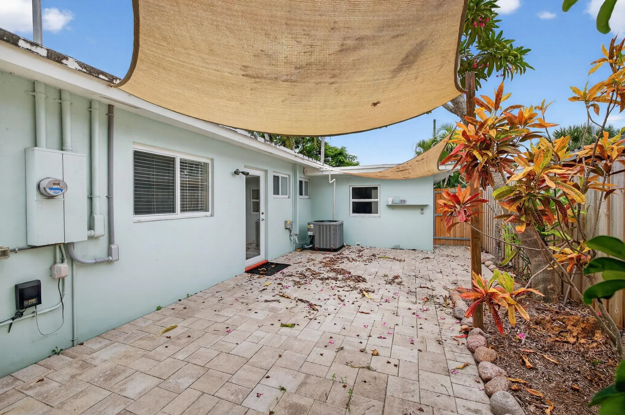 1232 NE 11th Ave