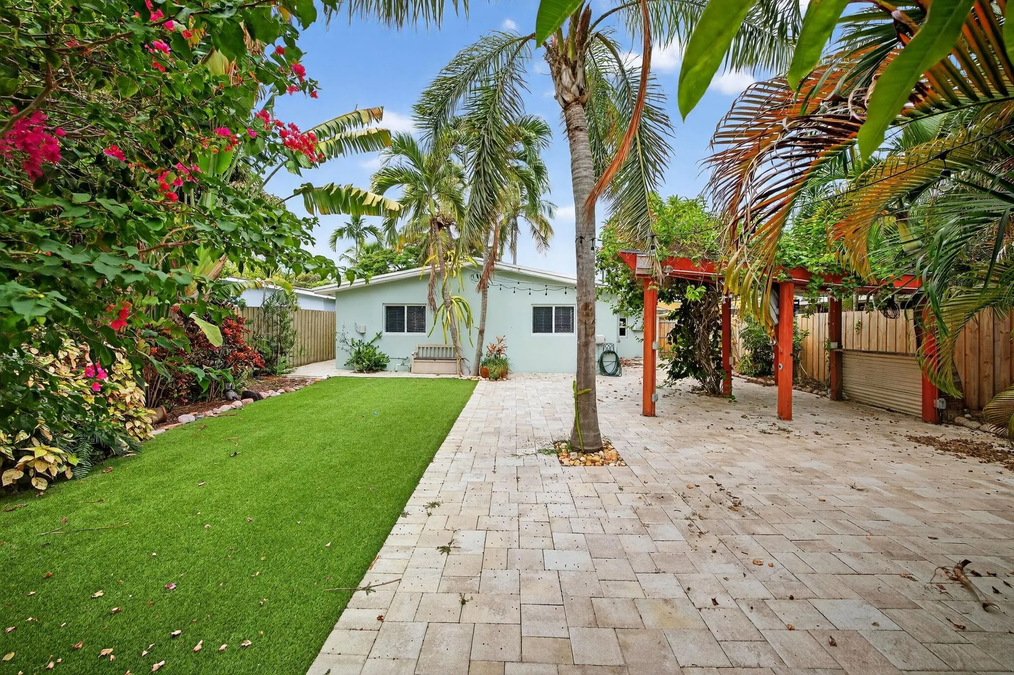1232 NE 11th Ave