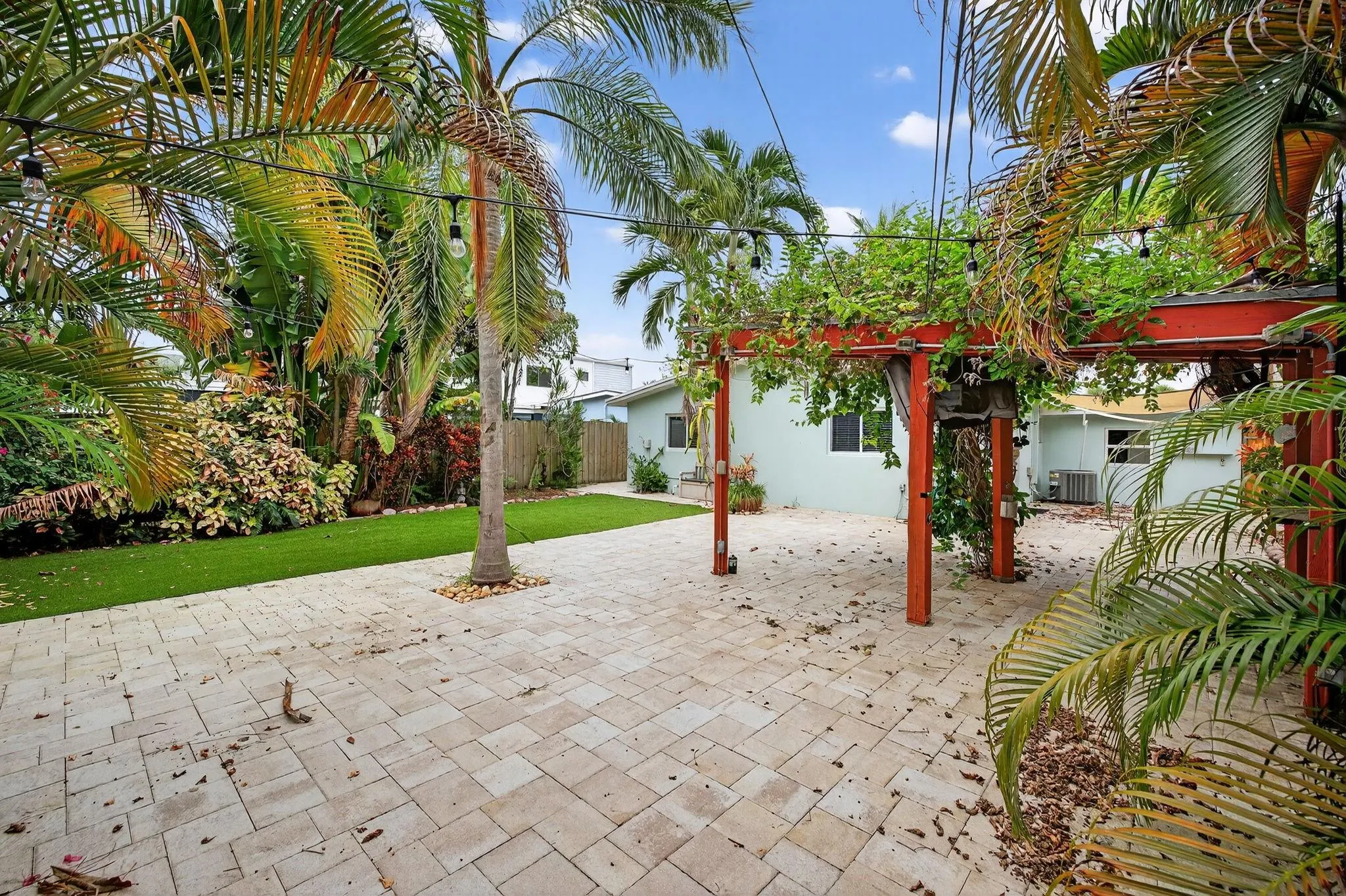 1232 NE 11th Ave