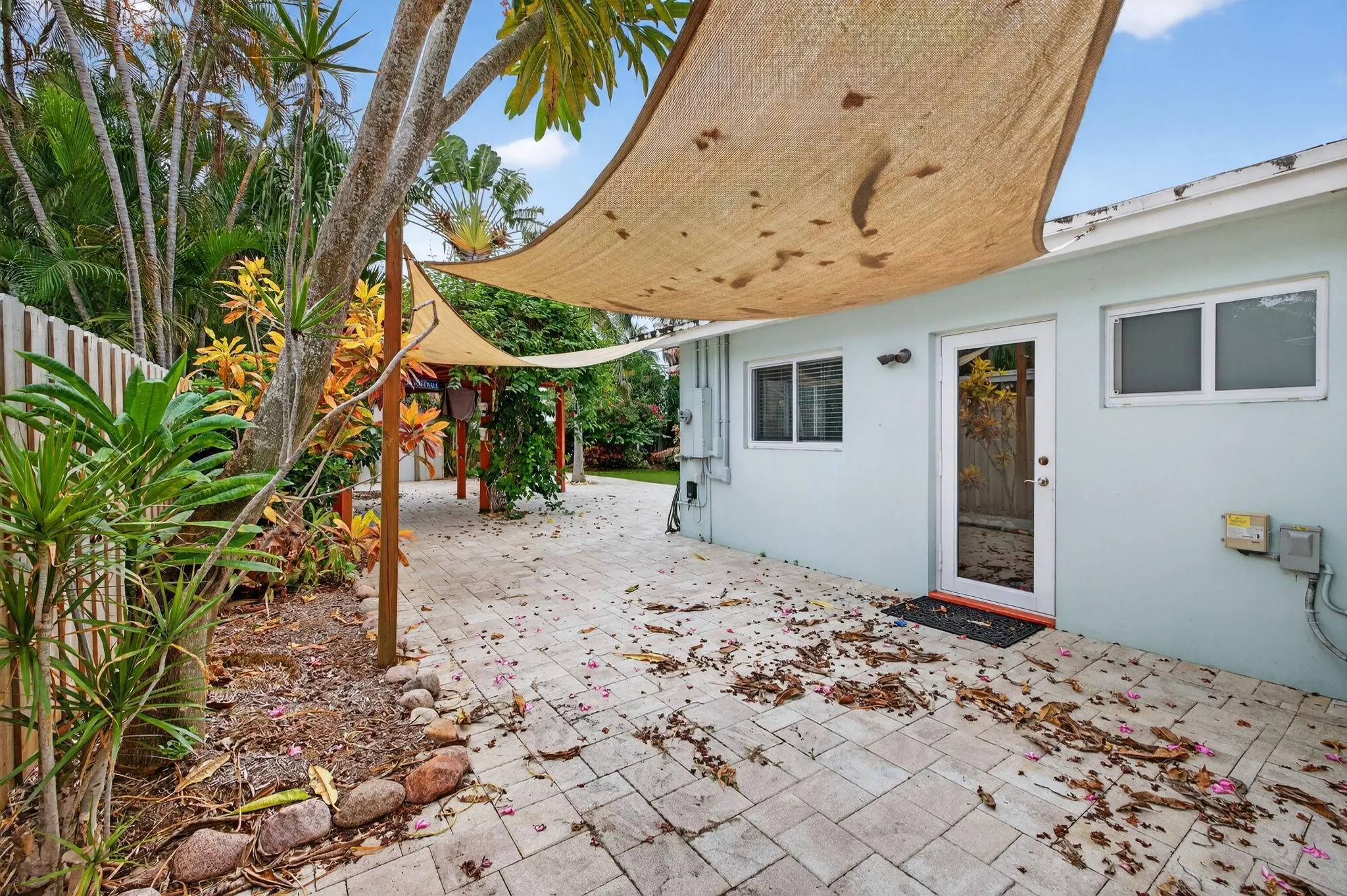 1232 NE 11th Ave