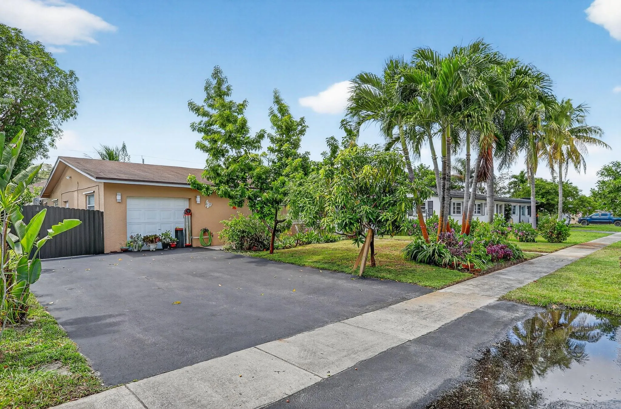 4818 SW 11th Ct