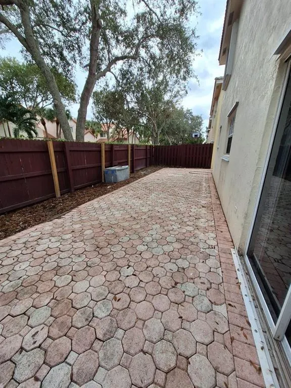 90 NW 110th Ave