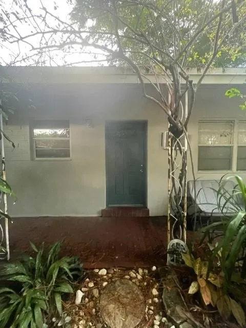 806 NE 23 Drive, #B-REAR