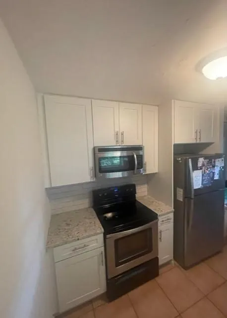806 NE 23 Drive, #B-REAR