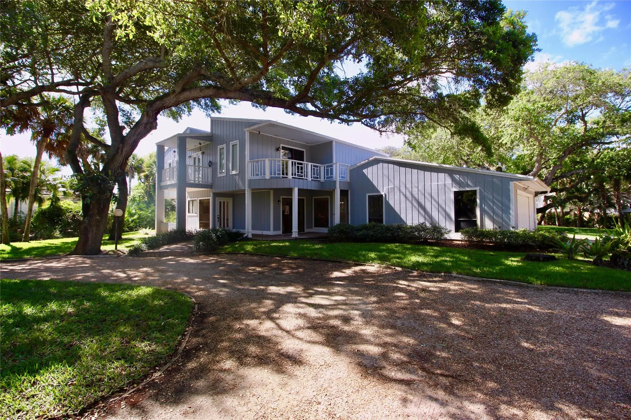 902 Holoma Dr