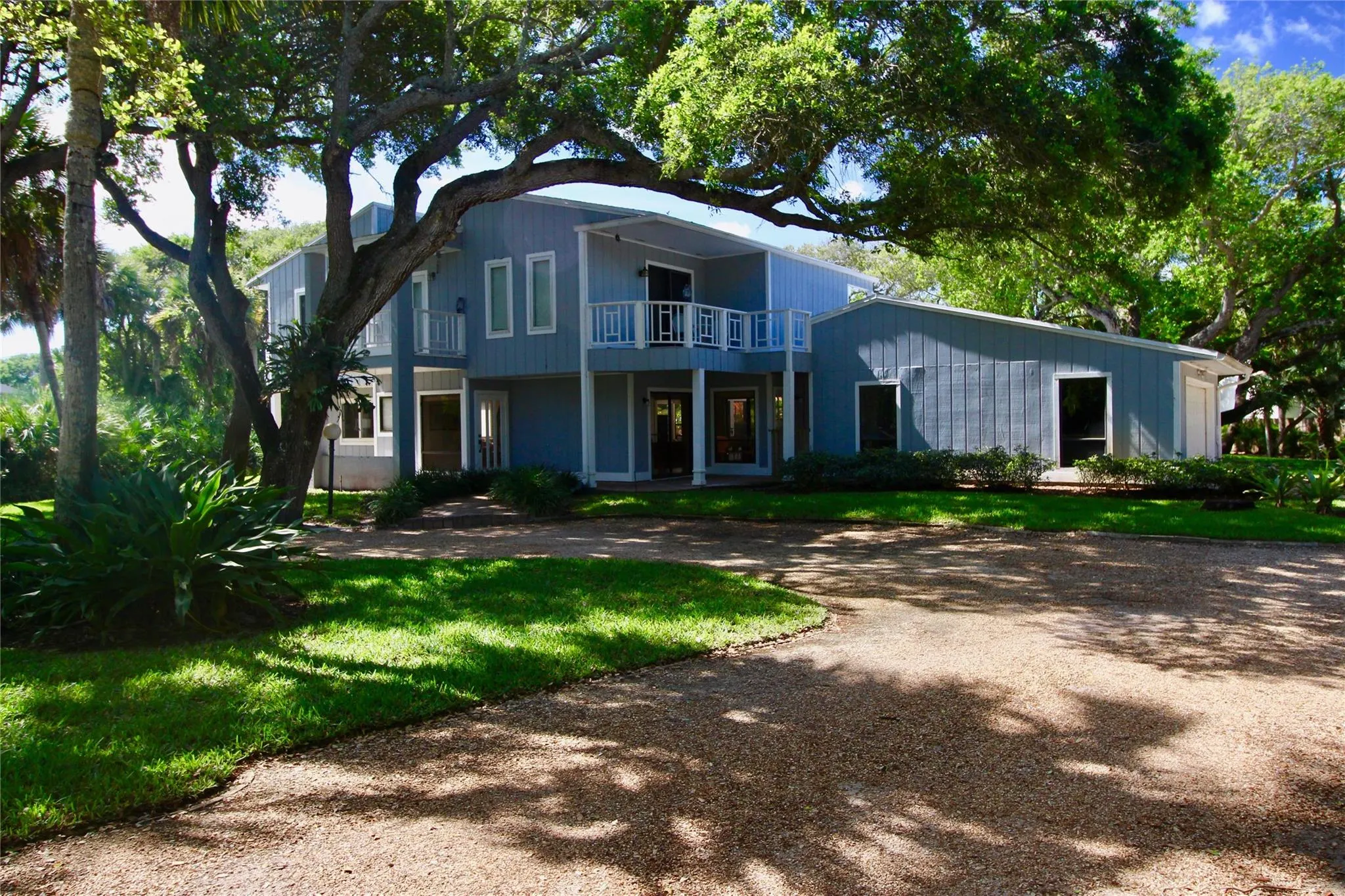 902 Holoma Dr