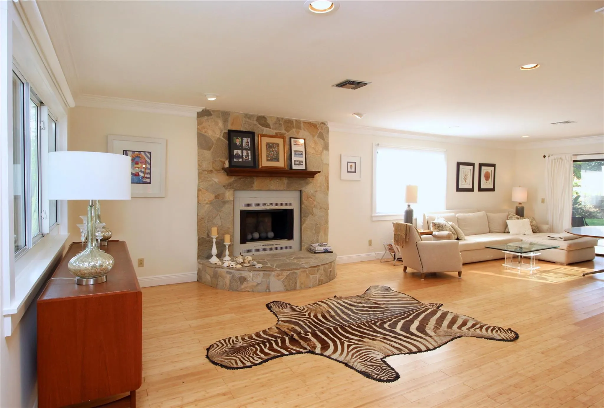 902 Holoma Dr
