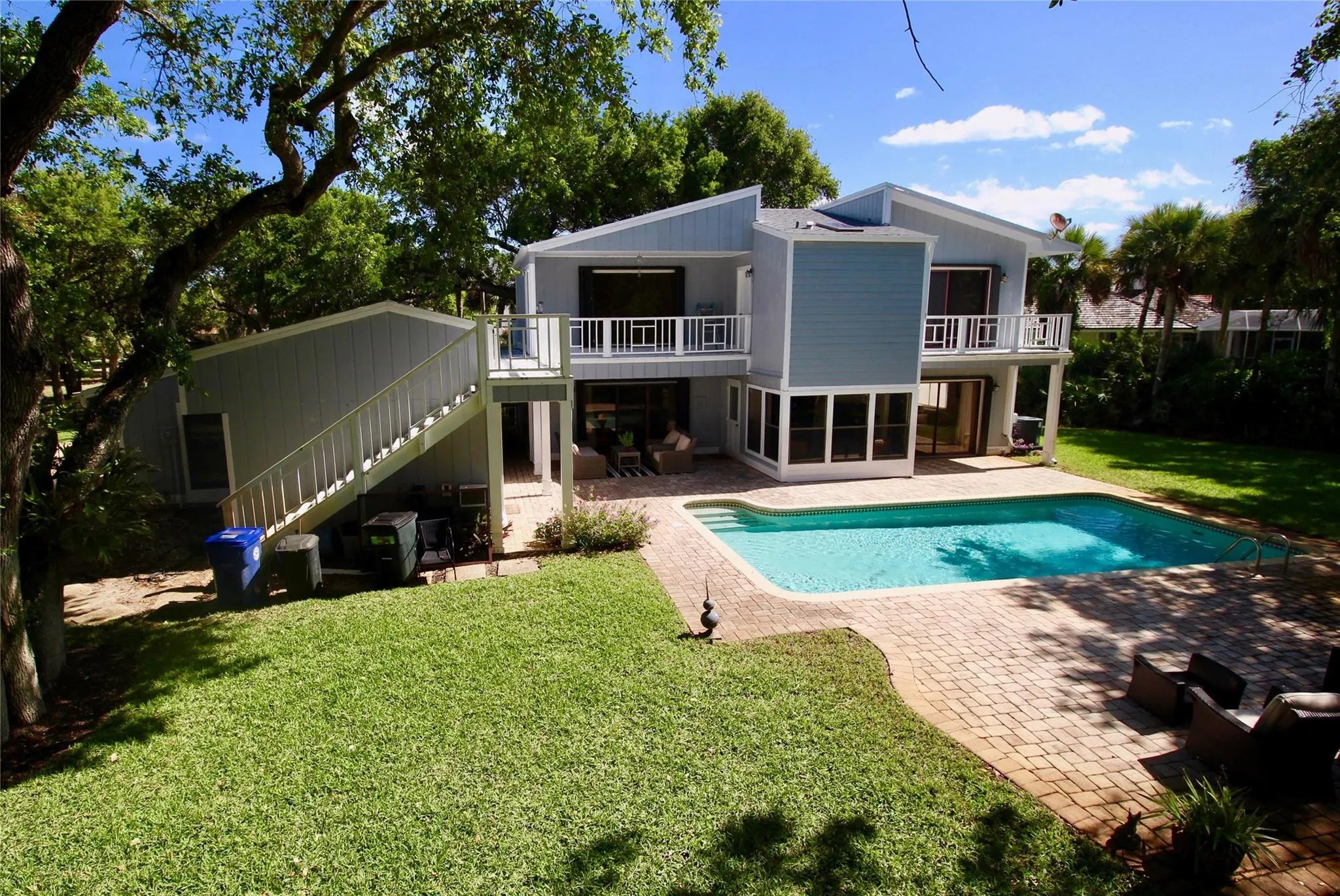 902 Holoma Dr