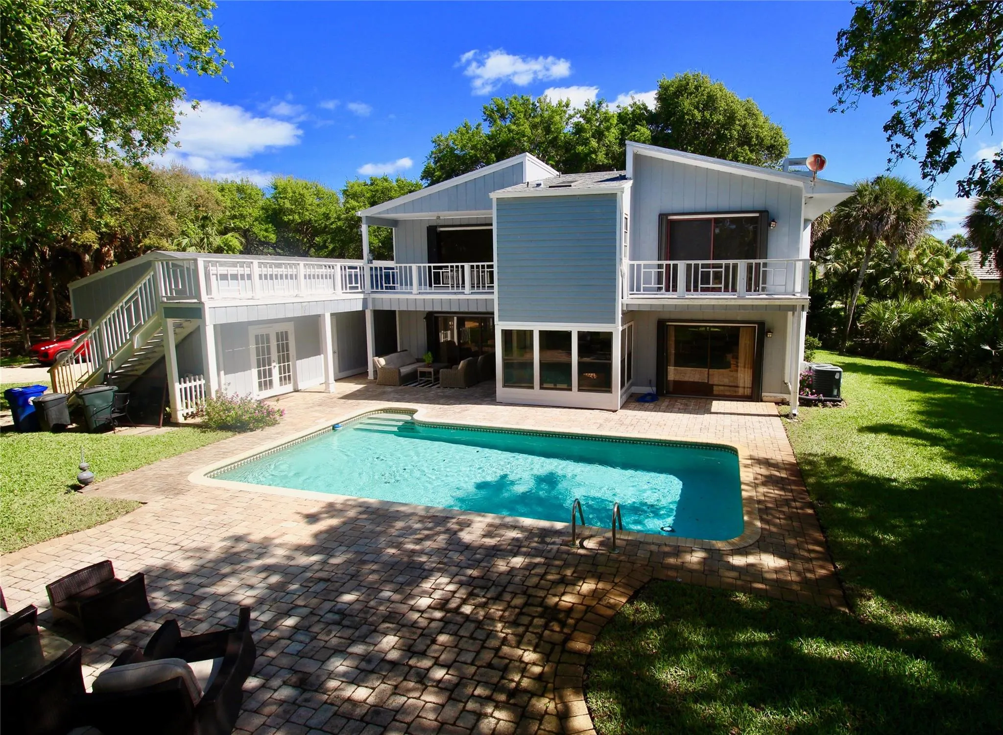 902 Holoma Dr