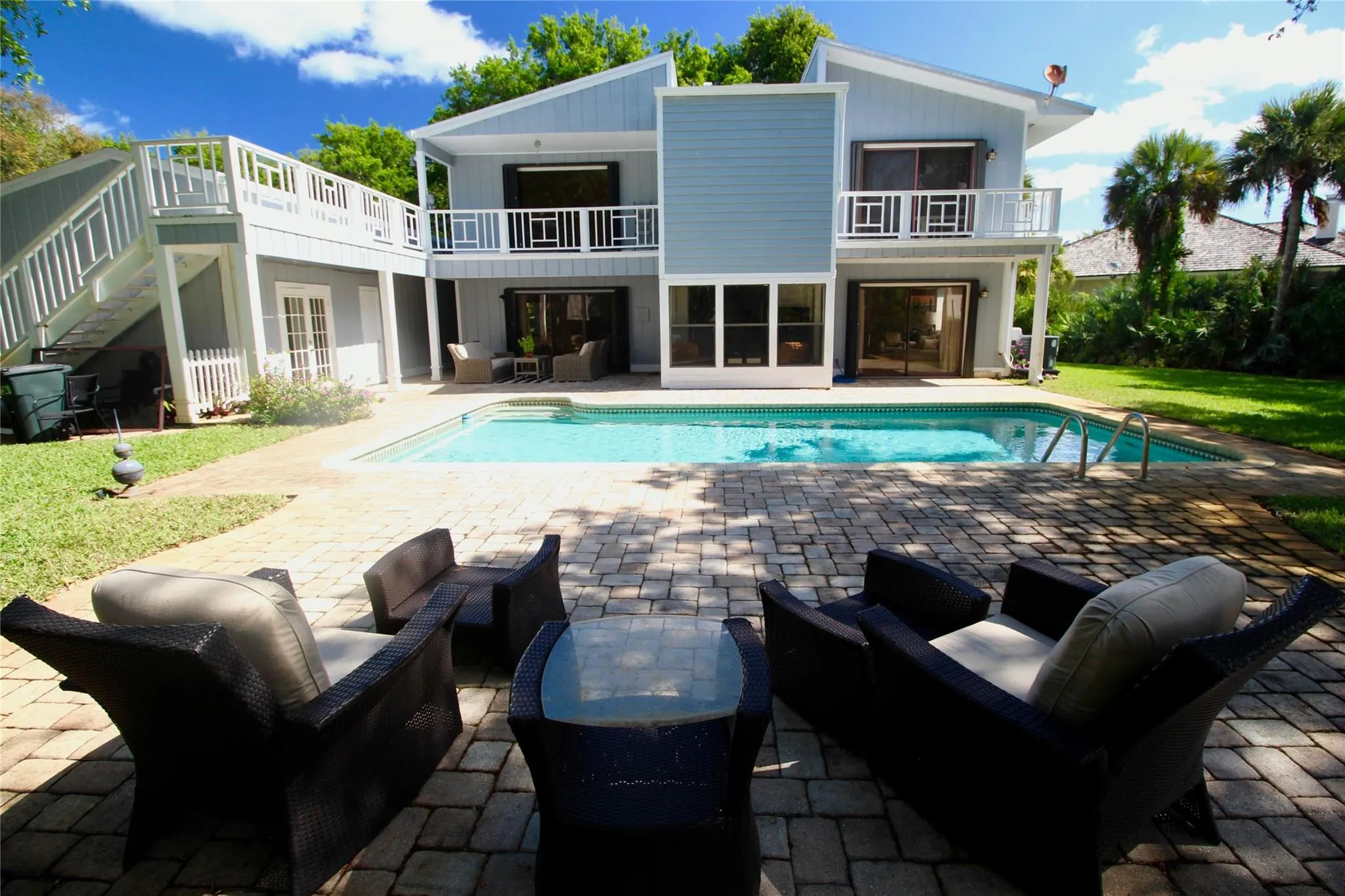 902 Holoma Dr