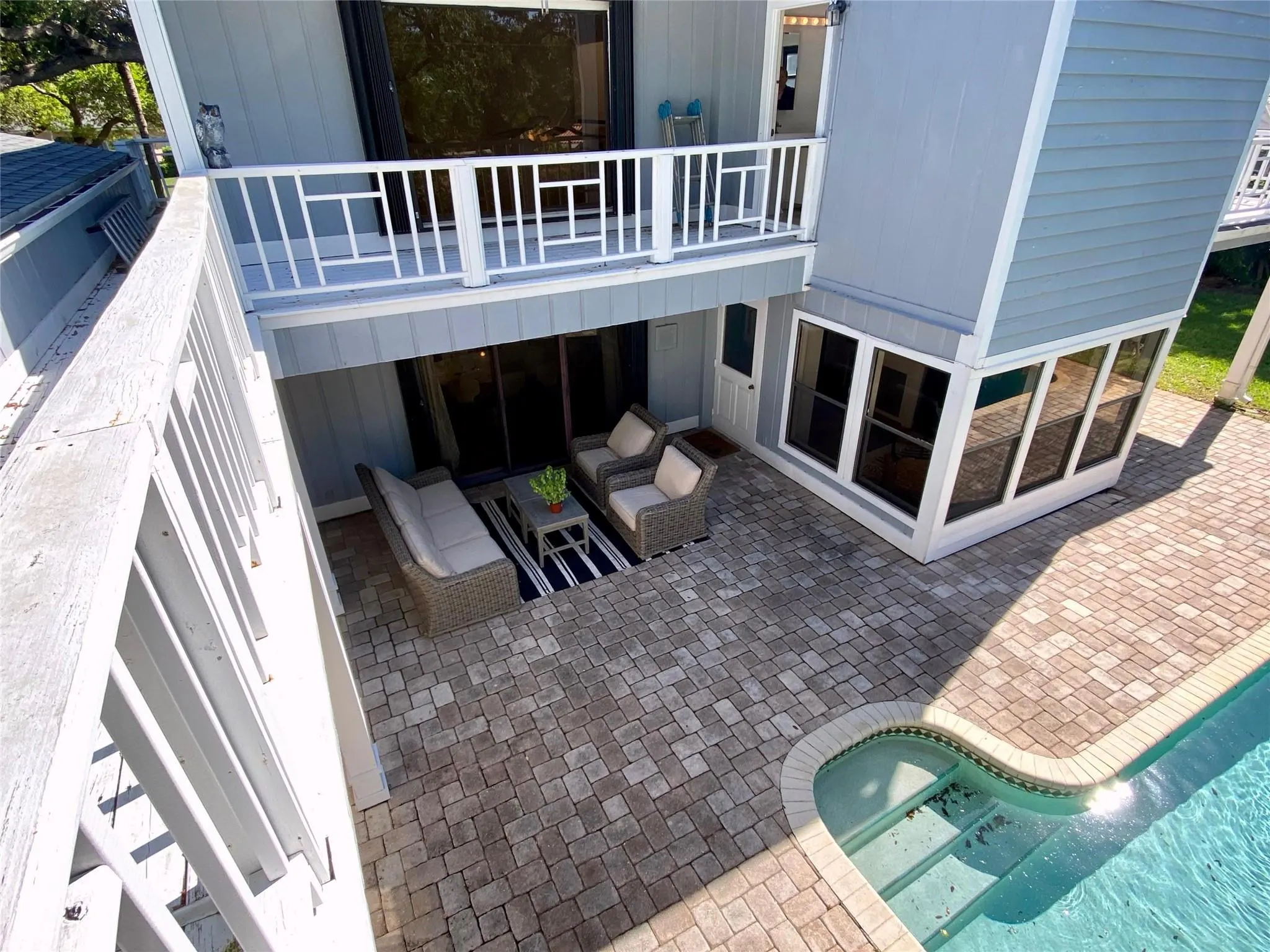 902 Holoma Dr