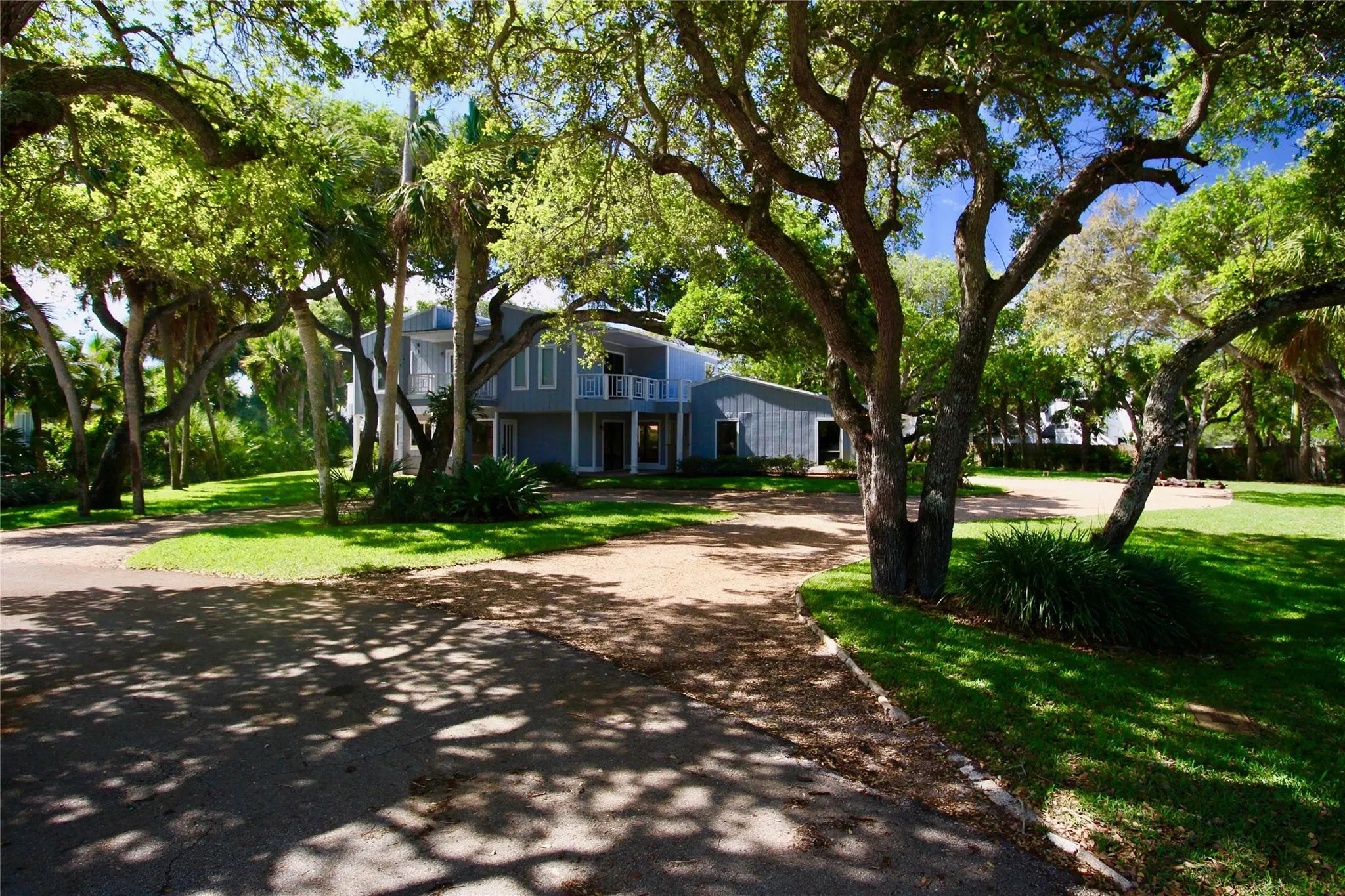 902 Holoma Dr