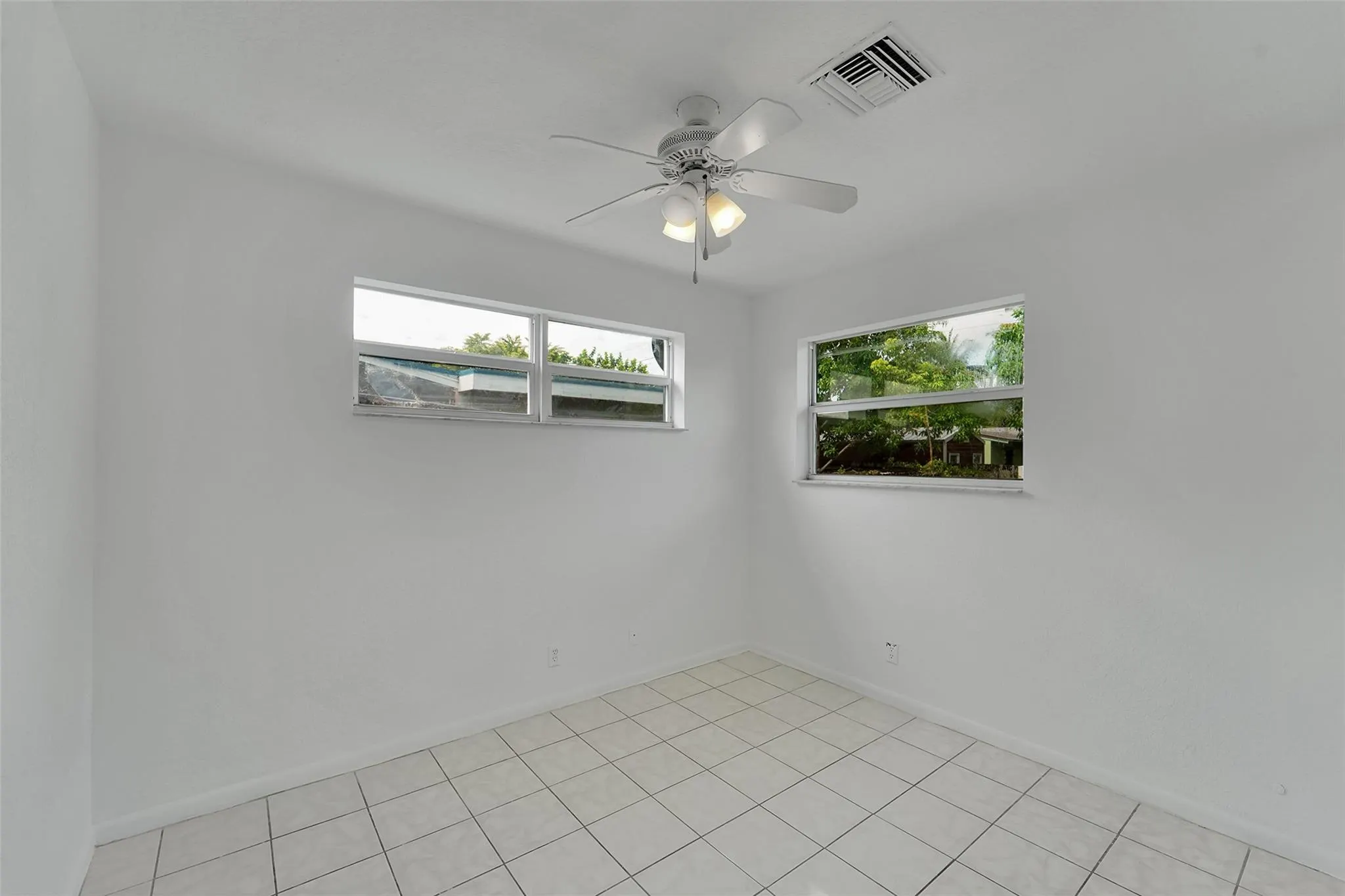 471 SW 27th Ter