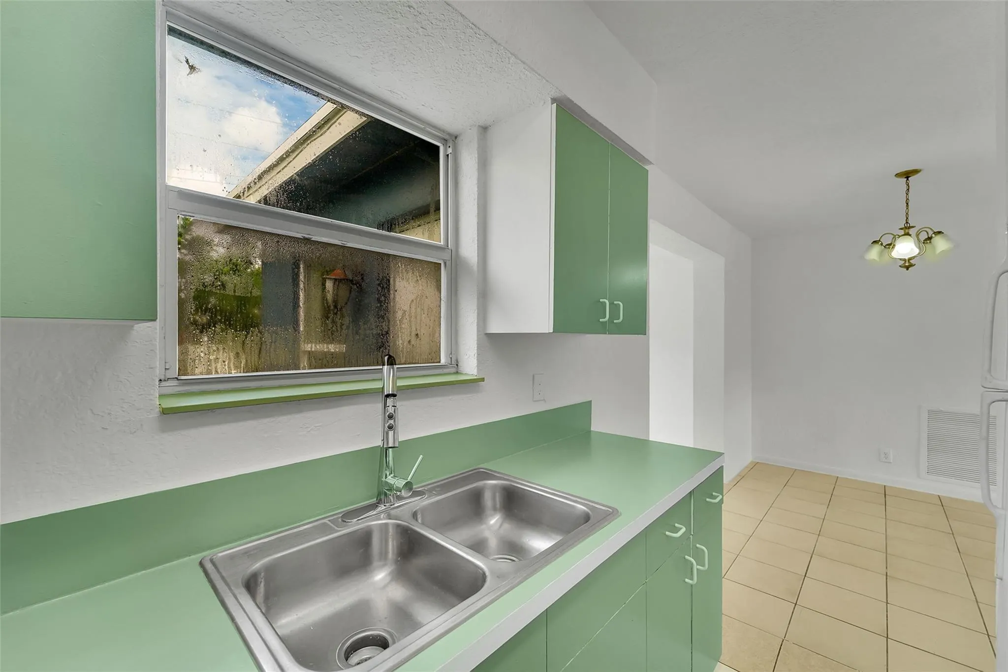 471 SW 27th Ter