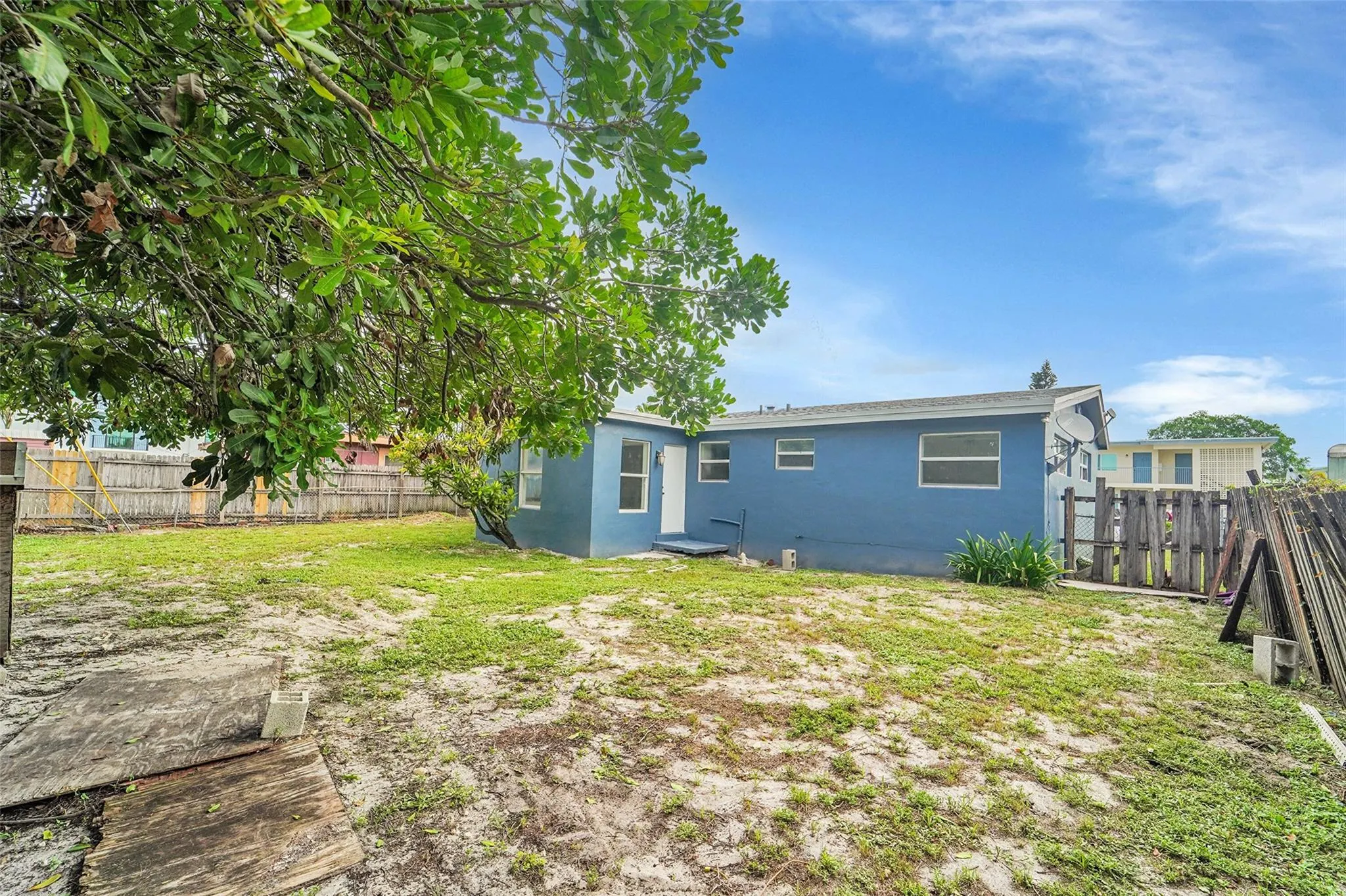 471 SW 27th Ter