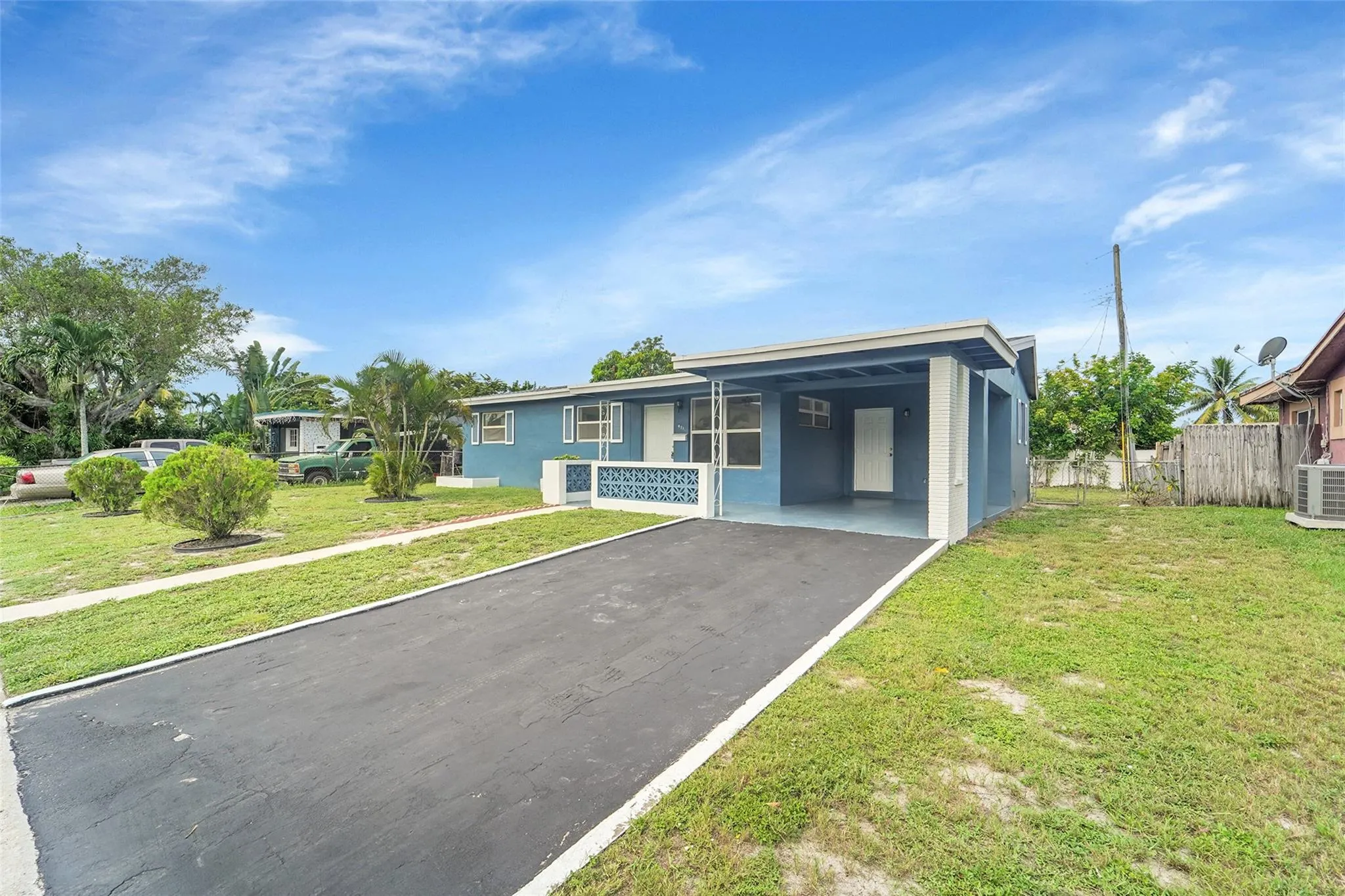 471 SW 27th Ter