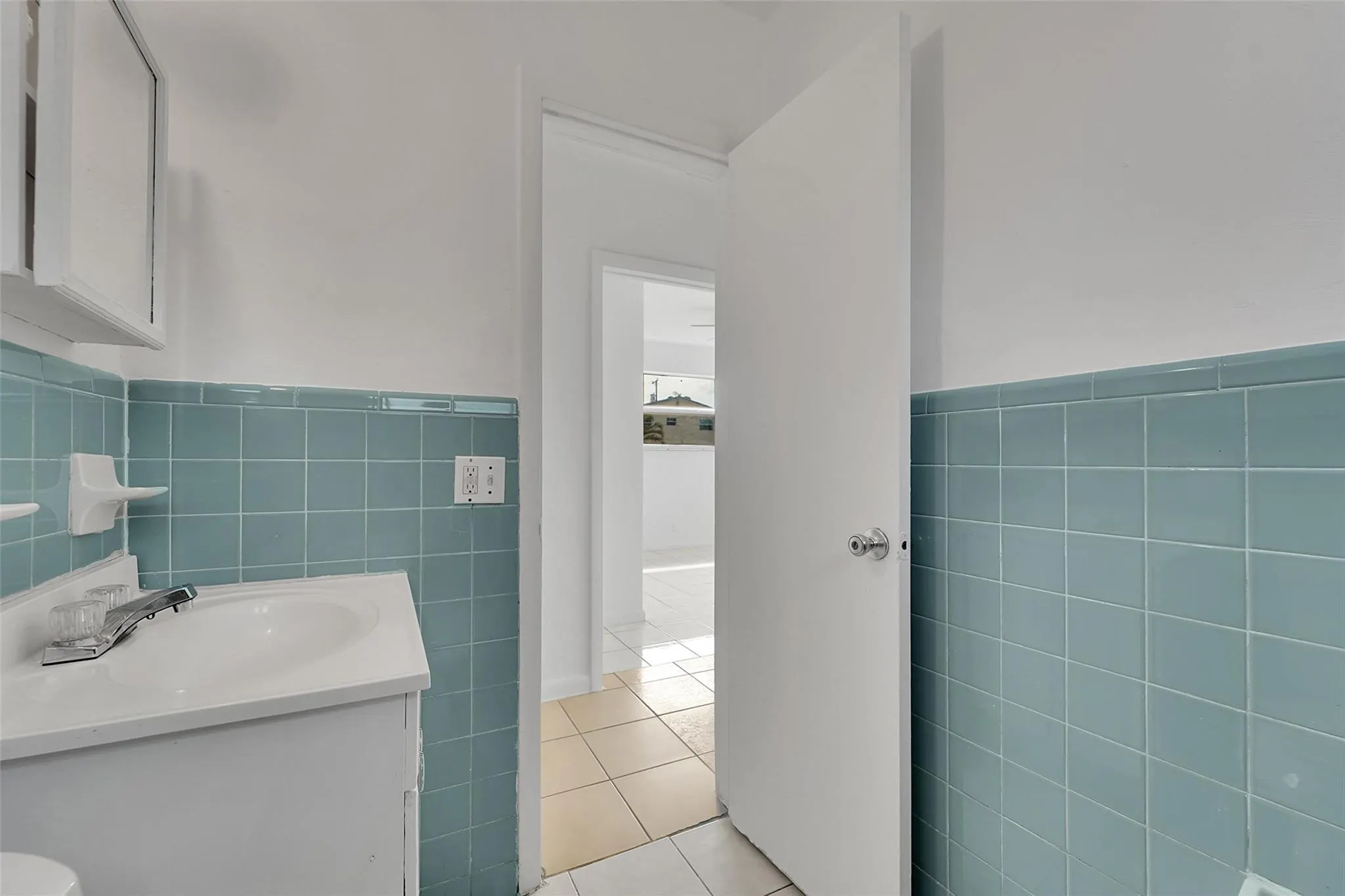 471 SW 27th Ter