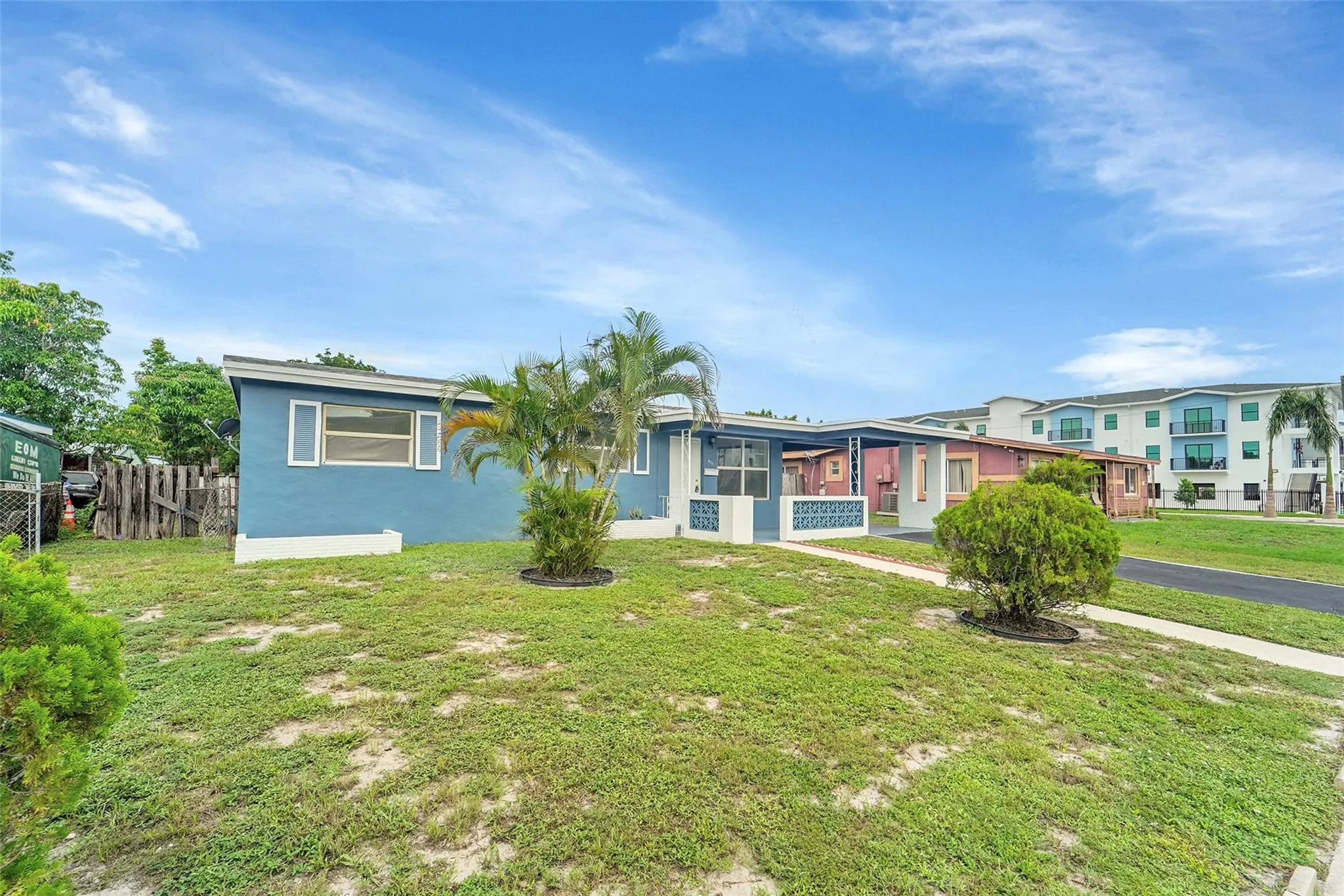 471 SW 27th Ter