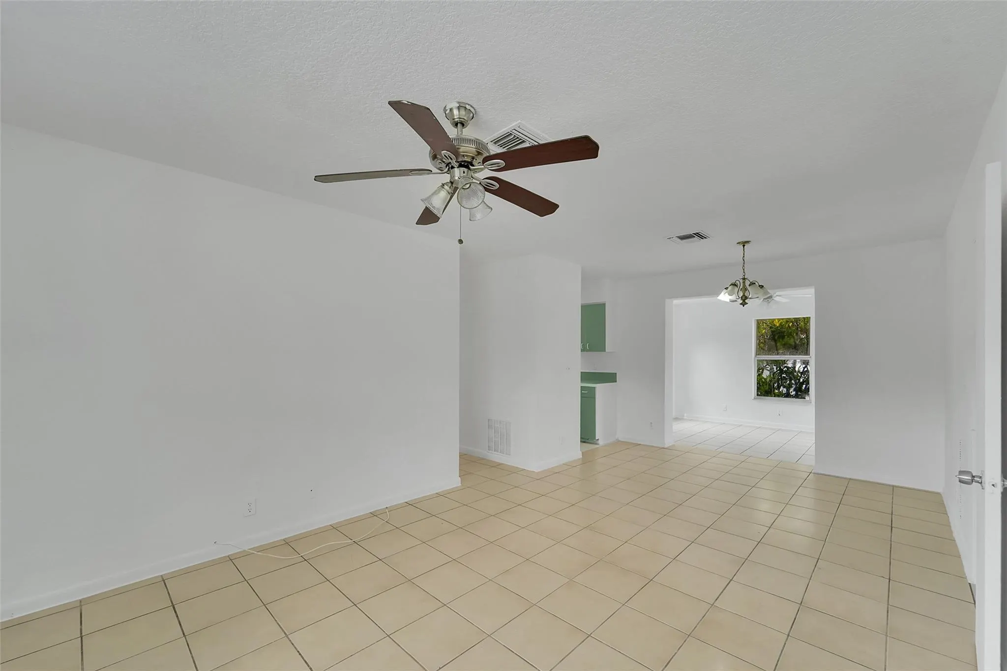 471 SW 27th Ter