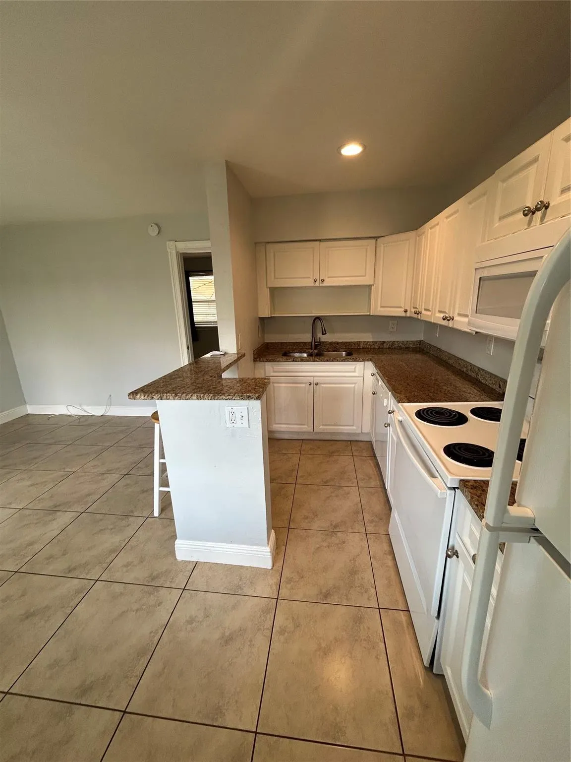 921 NE 17th Ave, #2