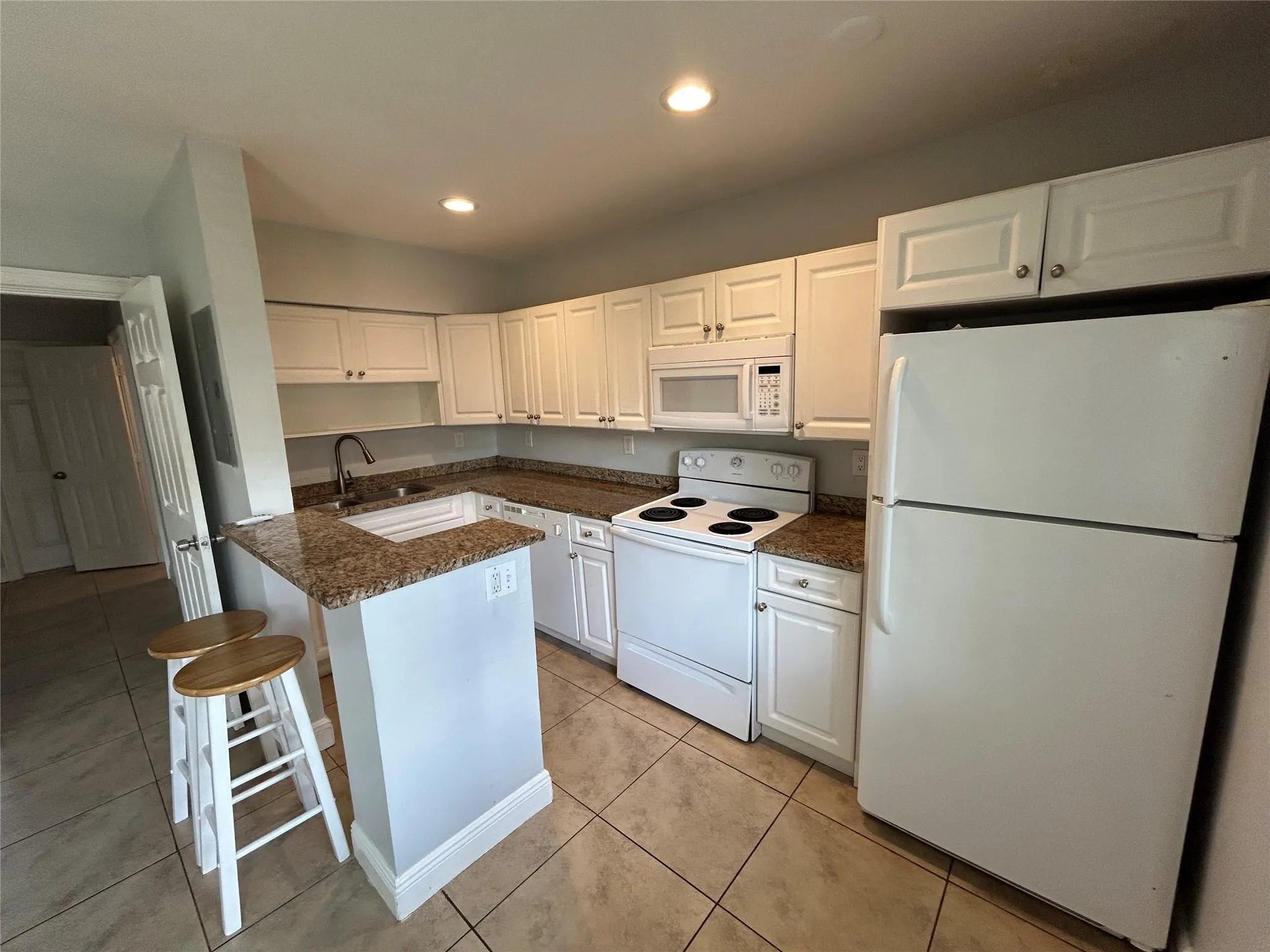 921 NE 17th Ave, #2