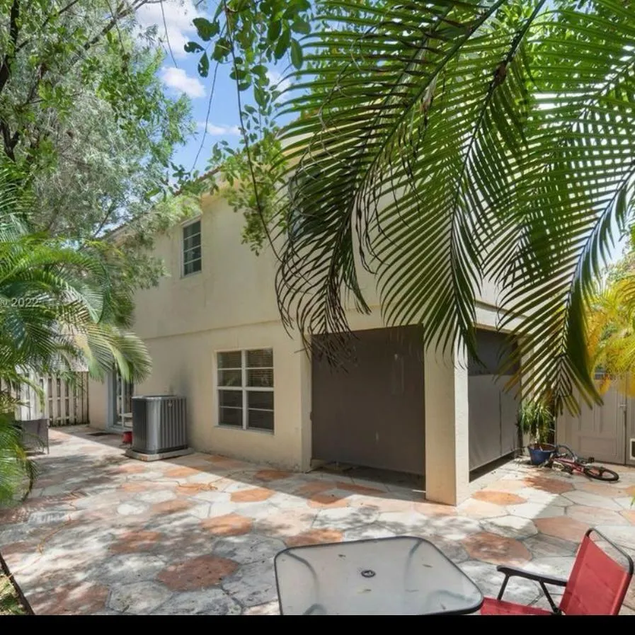 10225 NW 57 Terrace