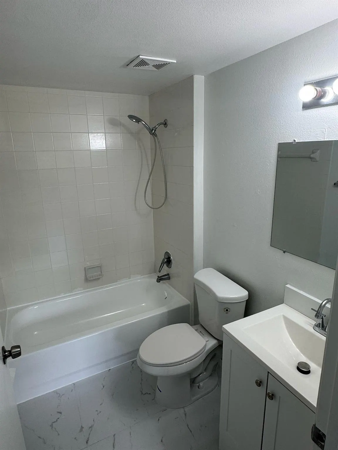 3221 Sabal Palm Mnr, #105