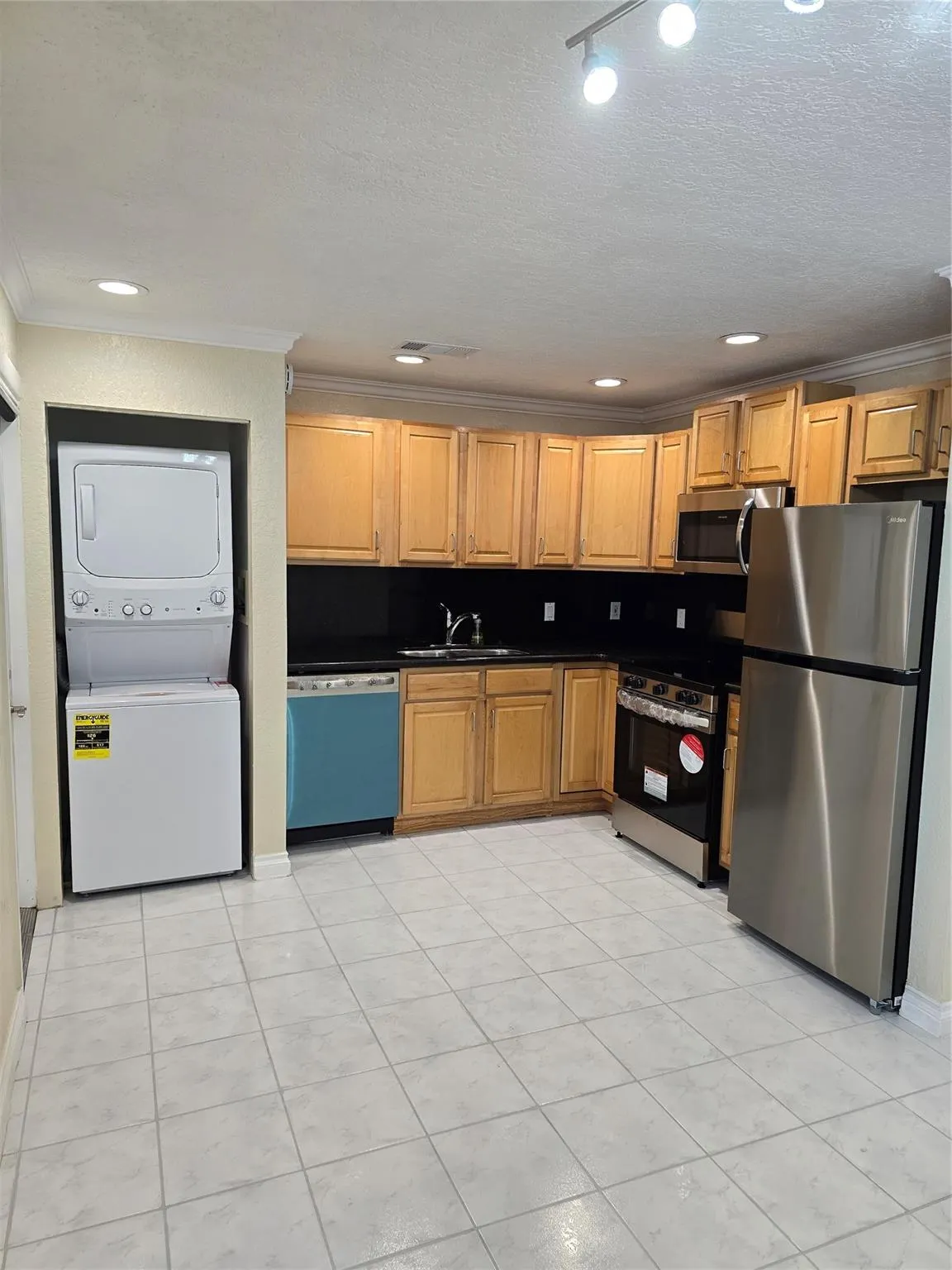 1749 NW 6th Ave, #2