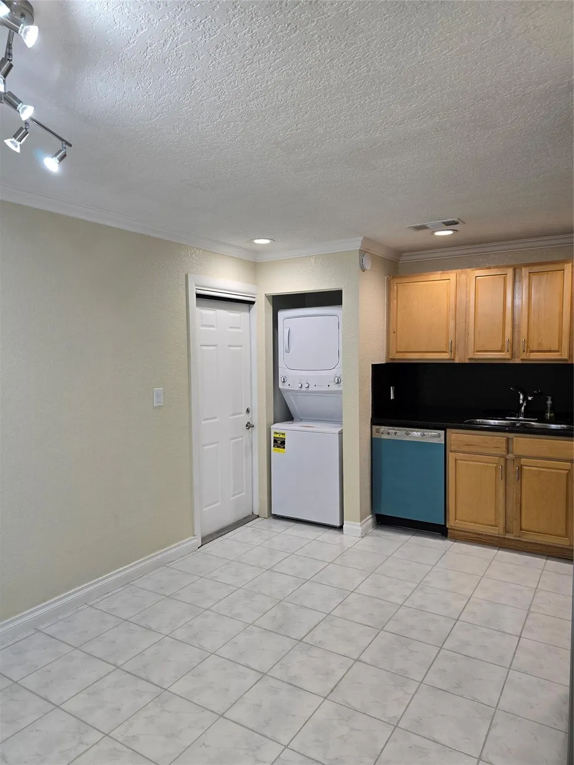 1749 NW 6th Ave, #2