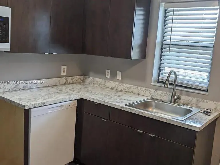 617 Ixoria Avenue, #2