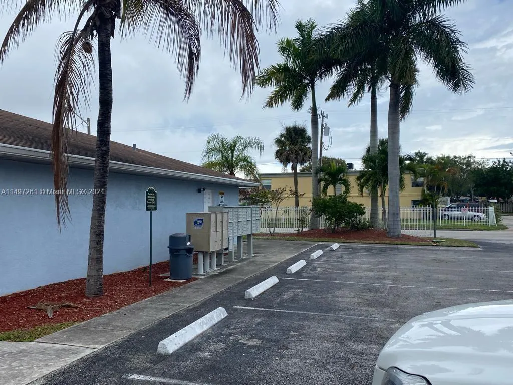 617 Ixoria Avenue, #2