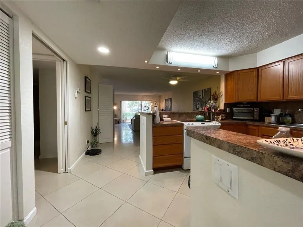 195 Lakeview Dr, #102